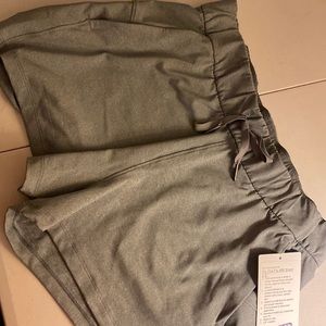 Lulu lemon On the Fly 2.5” shorts-grey